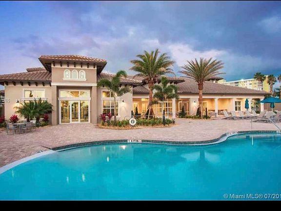 2nd image of 909 Banyan Dr