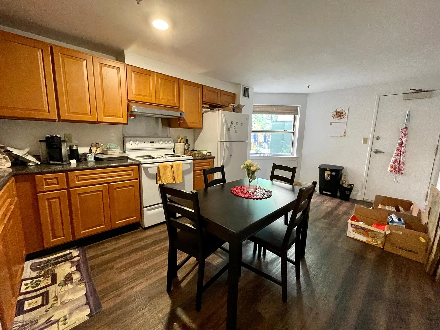 3 bed, 1.5 bath, 1150 sqft, $5,100 — Photo 3