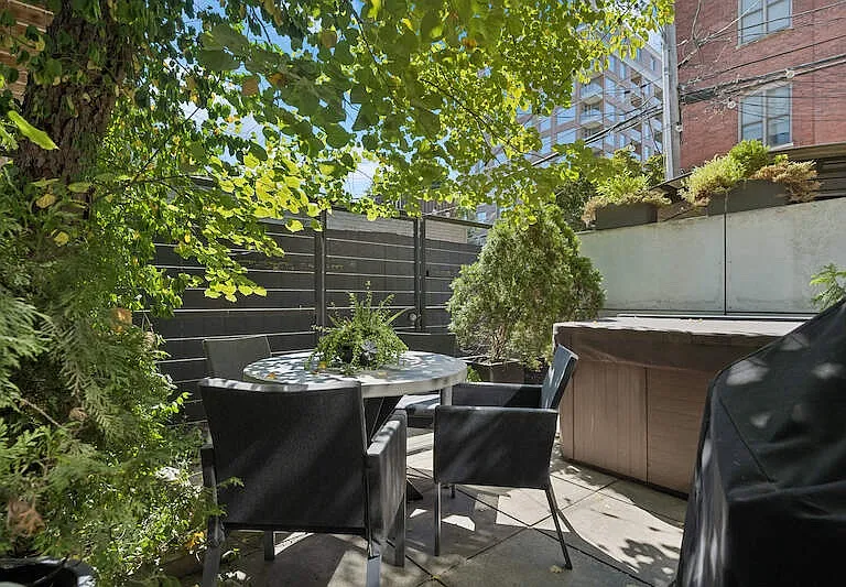 509 W Grant Pl — Photo 23
