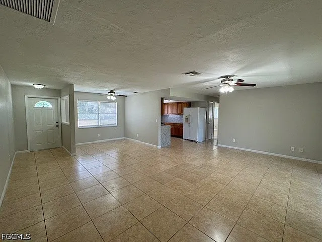 3 bed, 2.0 bath, 1432 sqft, $1,795 — Photo 3