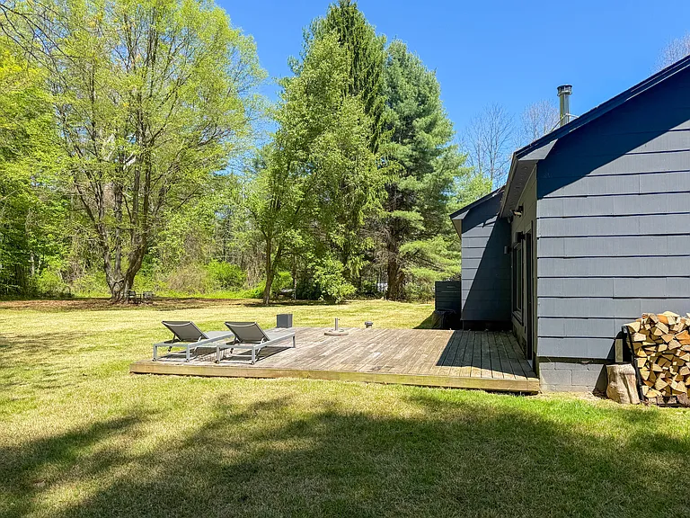 22 Riseley Rd — Photo 3