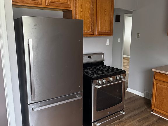 3rd image of 28633 Warren Rd