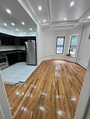 Rented by Space Real Estate | media 10