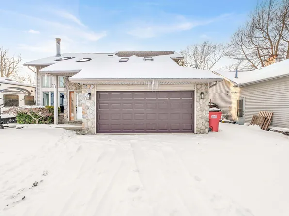 38033 Cherry Ln, Harrison Township, MI 48045