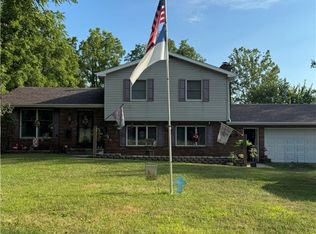 1652 Frew Mill Rd, New Castle, PA 16101