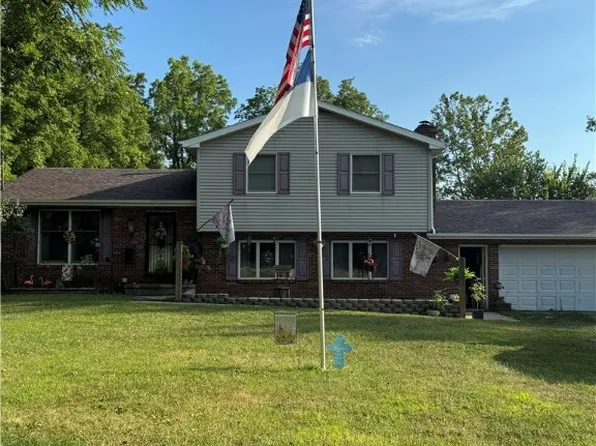 1652 Frew Mill Rd, New Castle, PA 16101