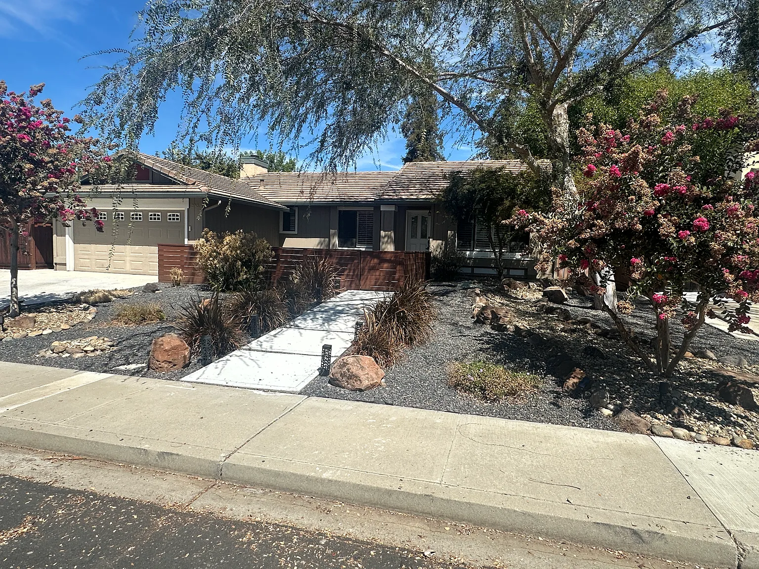 4 bed, 1570 sqft, $3,850 — Photo 3
