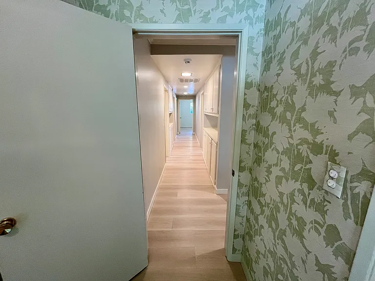16641 Park Lane Cir — Photo 23