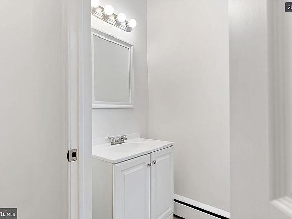 5th image of 1314 N Alden St