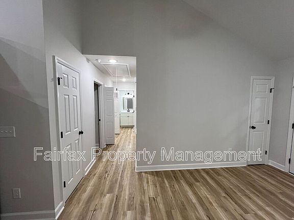 5th image of 621 Dailey St