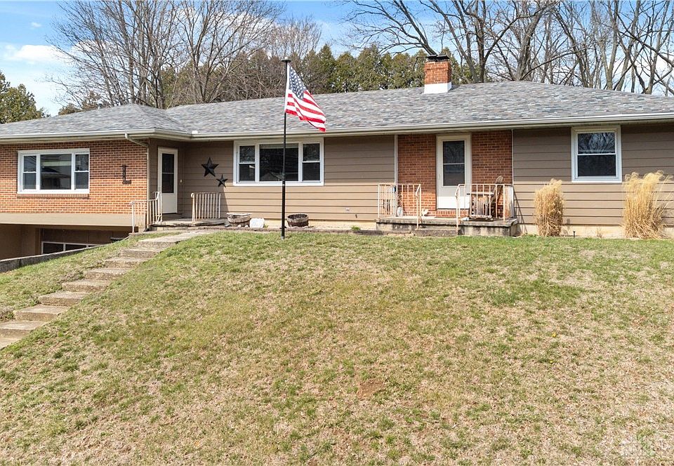 1st image of 834 Young St