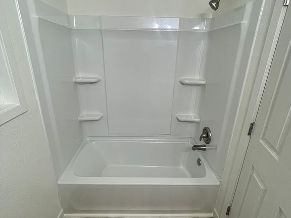 5th image of 2204 W Henry Pl #D