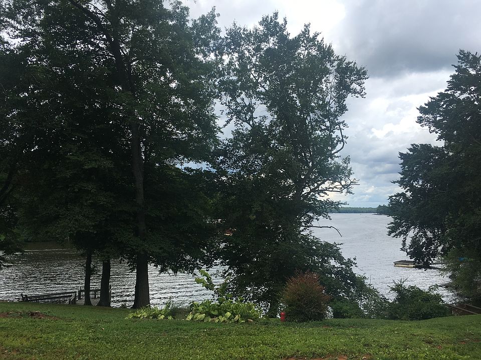 1st image of 940 Lake Dr #9