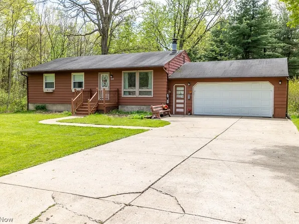 895 Goist Ln, Girard, OH 44420