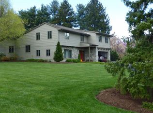 219 Blossom Hill Dr, Lancaster, PA 17601