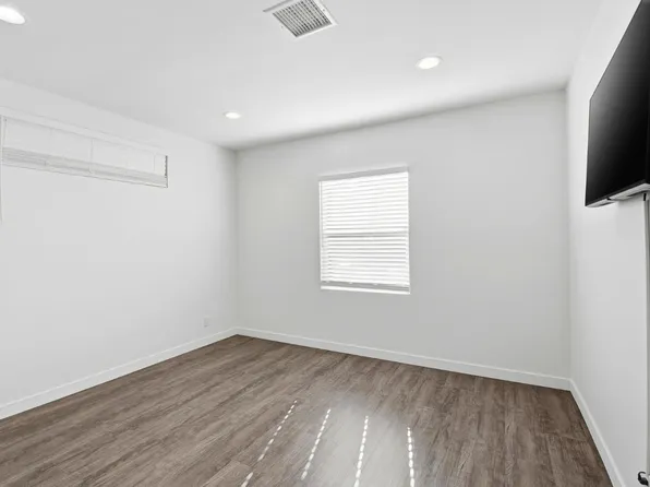 17055 Gault St #17055, Van Nuys, CA 91406