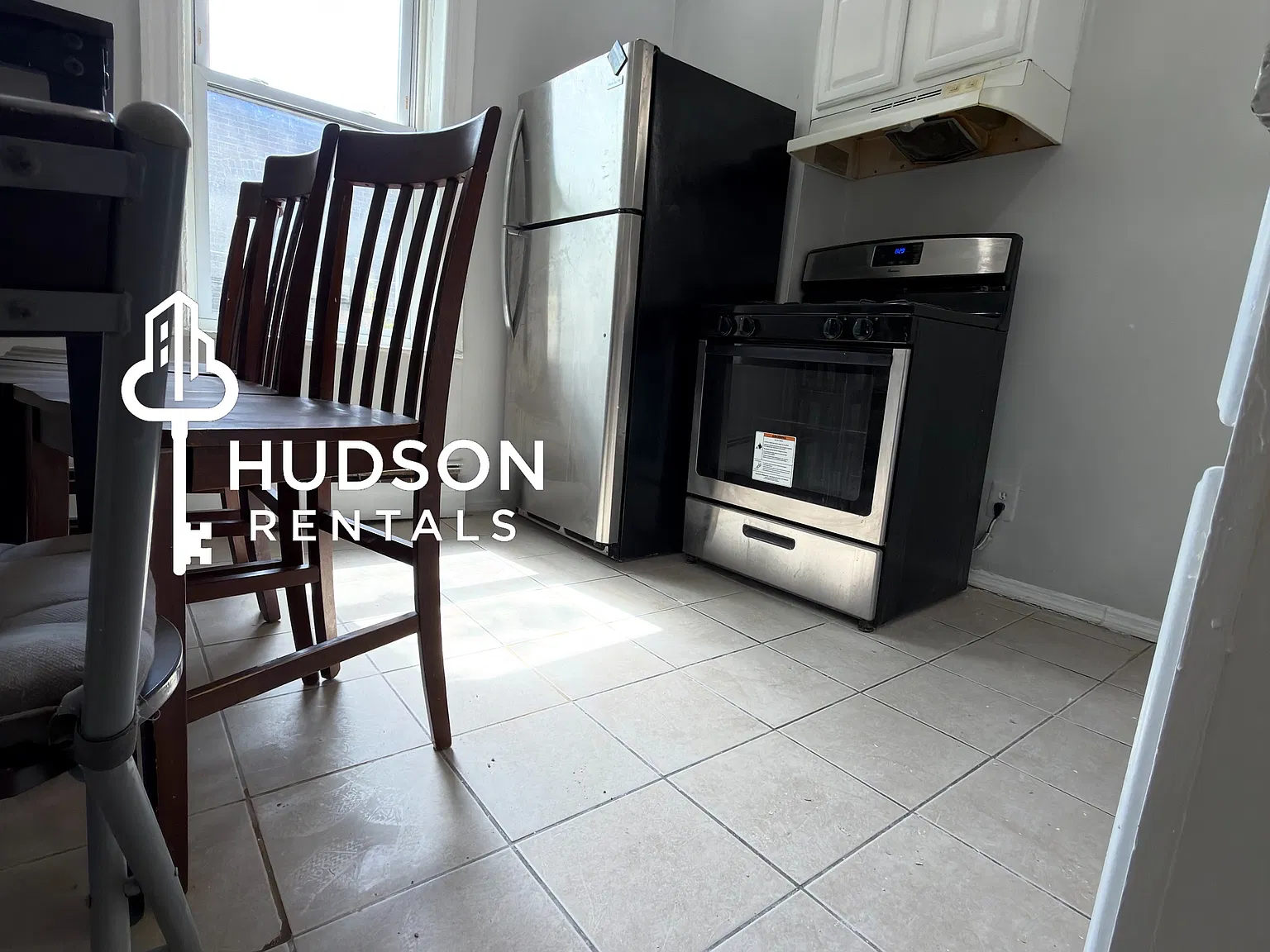 3 bed, 1000 sqft, $2,500 — Photo 2