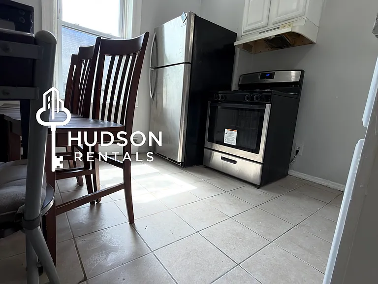 126 Bergen Ave #2 — Photo 2