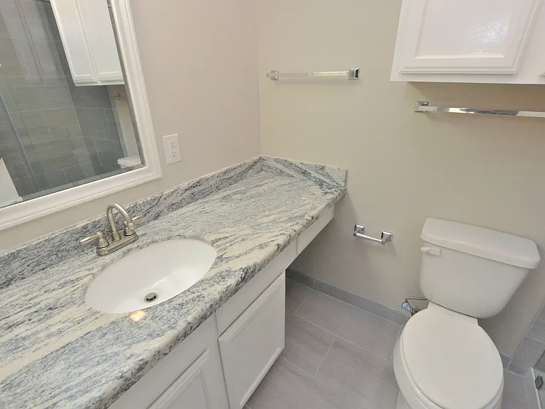 2100 Southwood Dr #13 — Photo 15