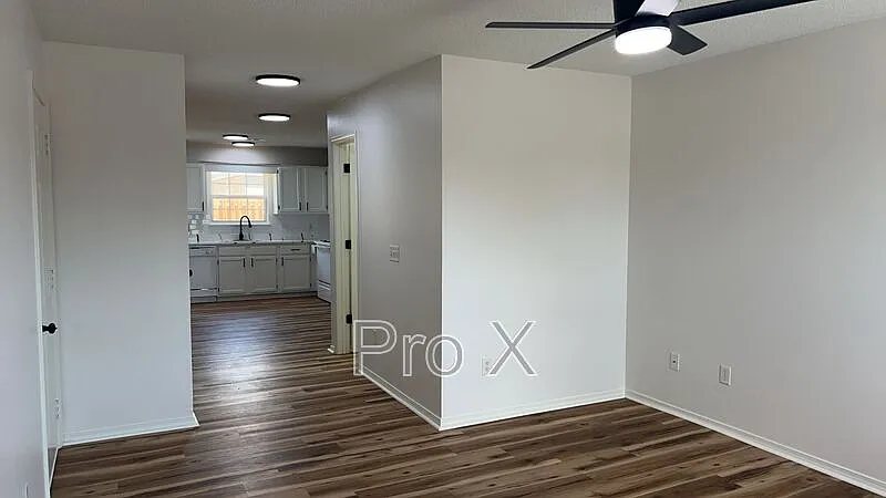2 bed, 2.0 bath, 1038 sqft, $1,325 — Photo 2