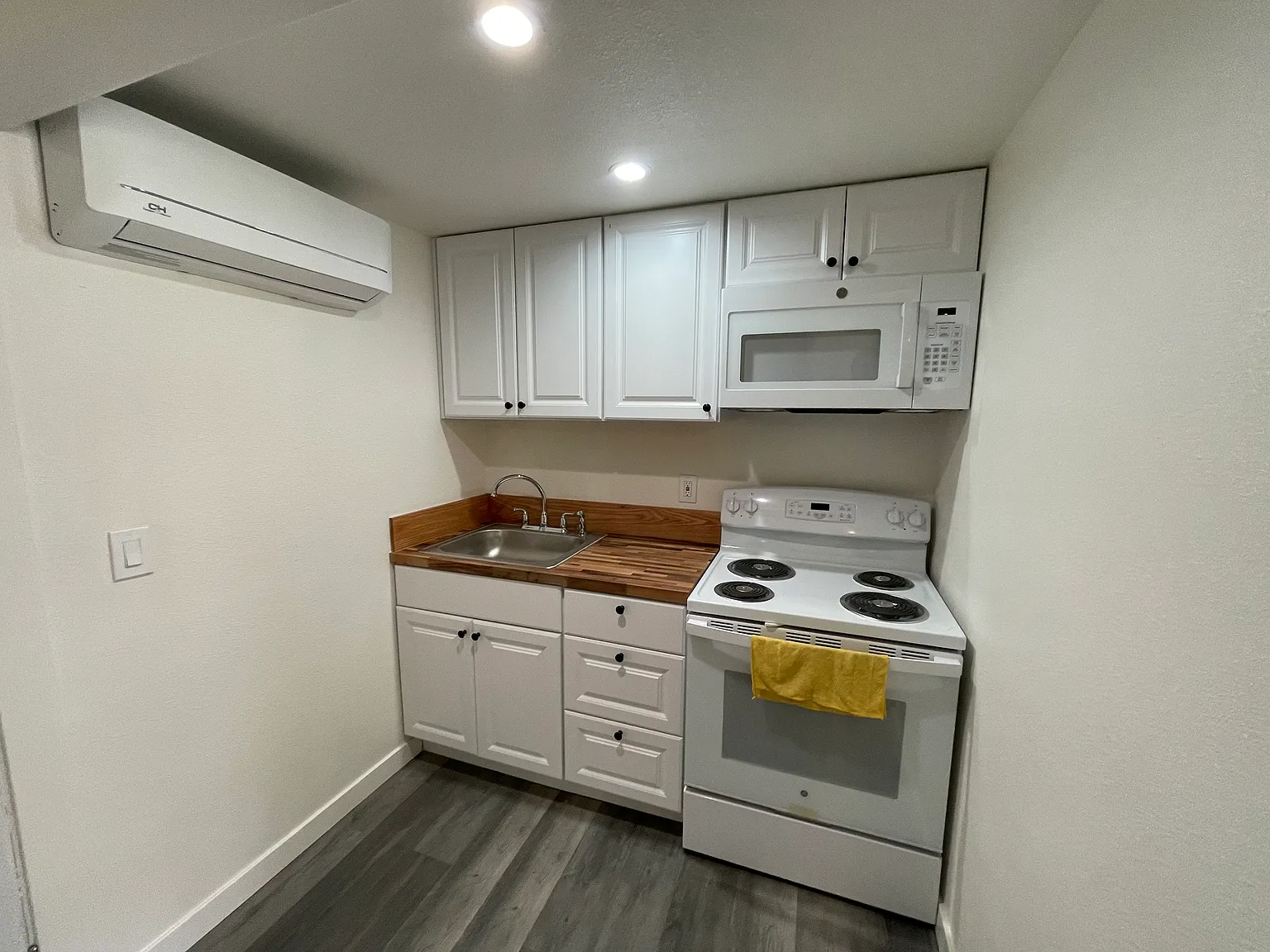 1 bed, 400 sqft, $1,200 — Photo 2