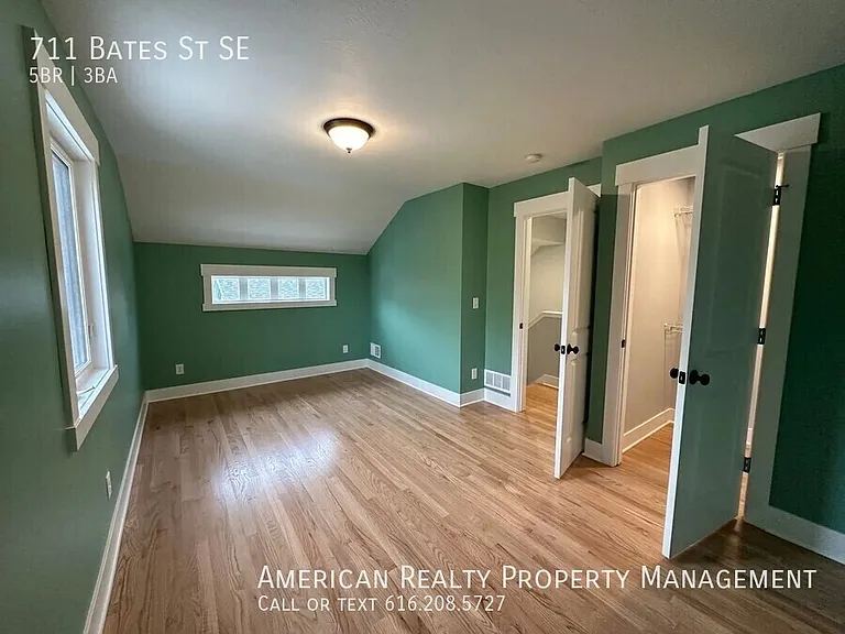 711 Bates St SE — Photo 8
