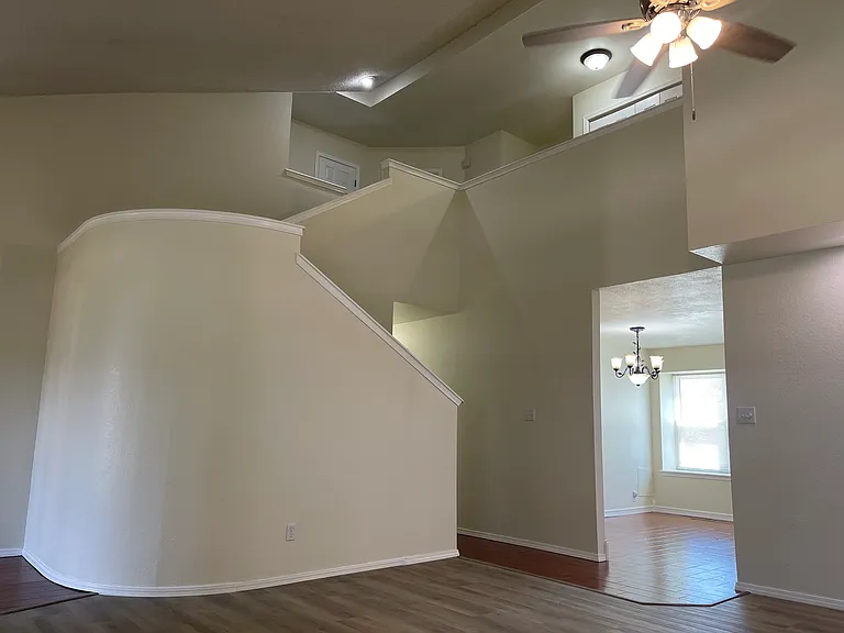 813 E Indianapolis St — Photo 6