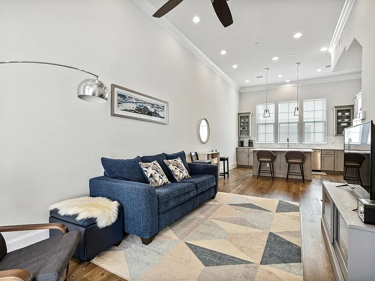 626 Dalton Ln — Photo 4