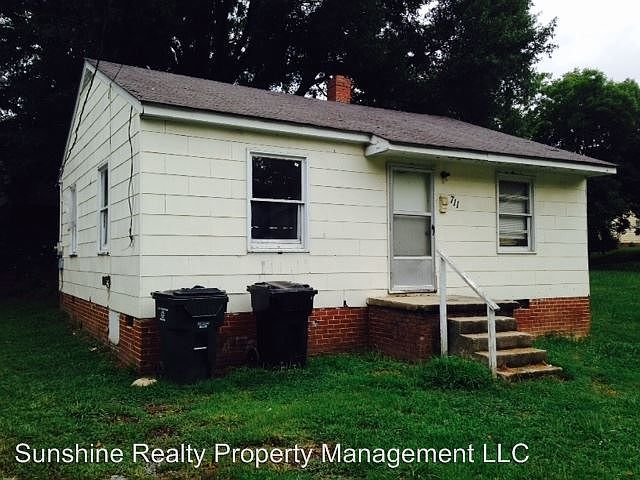 2nd image of 711 Clay Ct