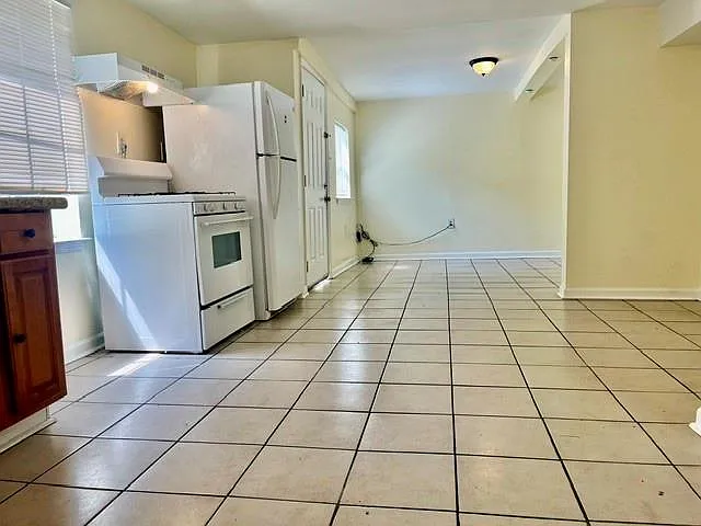 3 bed, 1.5 bath, 1200 sqft, $1,600 — Photo 3