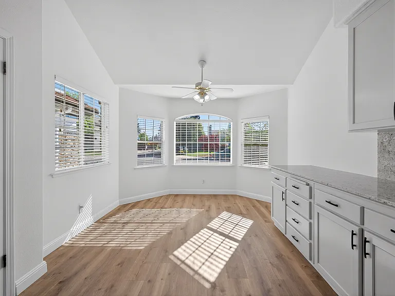 10291 N Whitney Ave — Photo 12