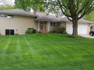 318 Republic Rd, Batavia, IL 60510