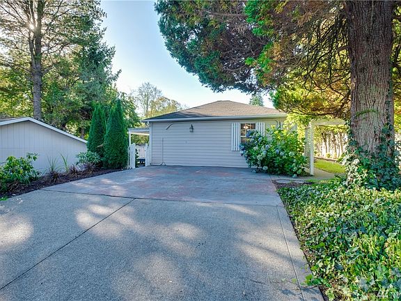 4th image of 2169 NE Kevos Pond Dr