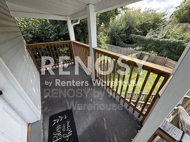 5 bed, 2.5 bath, 2500 sqft, $2,500 — Photo 2
