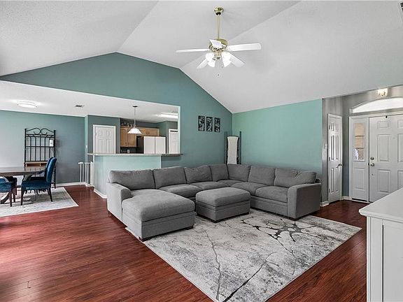 3rd image of 752 Simpson Way