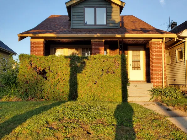 1131 S 84th St, West Allis, WI 53214