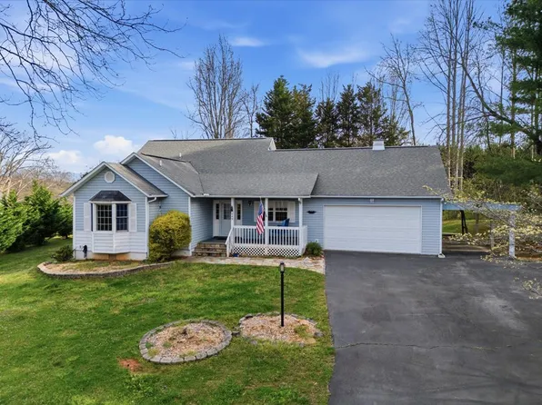 549 Sneaking Creek Dr, Hayesville, NC 28904