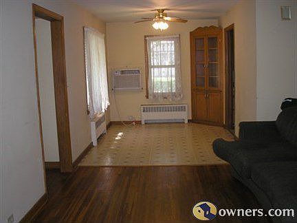 Living room/ dining room