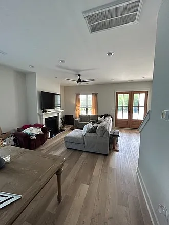 1511 Grainger Ave — Photo 2
