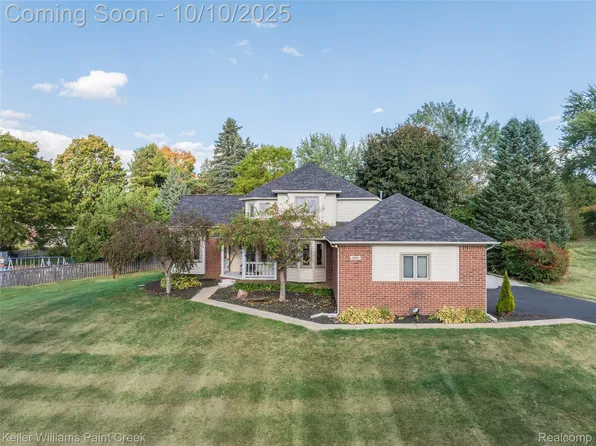 8148 Orchardview Dr, Washington, MI 48095