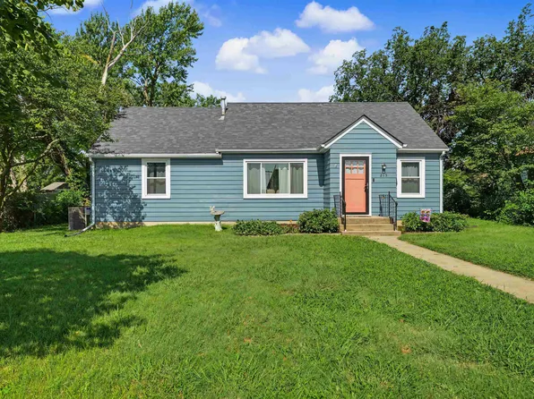 215 N Roosevelt St, Lindsborg, KS 67456