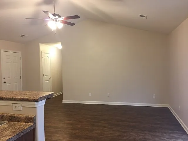 298 Willow Point Cir — Photo 6