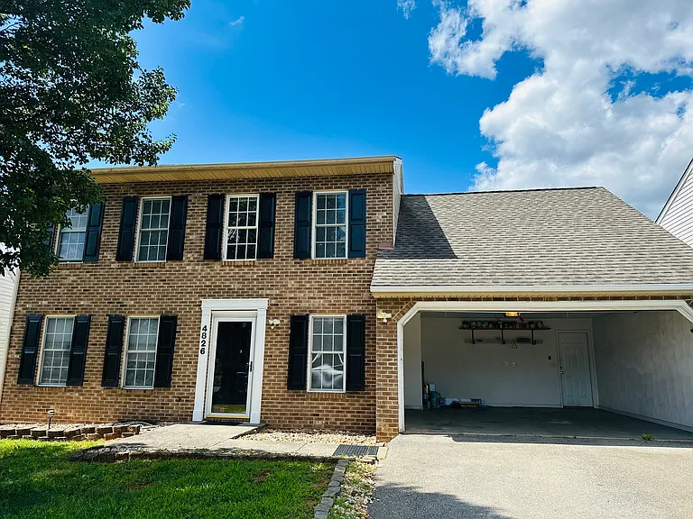 4826 Golfview Dr NE — Photo 3