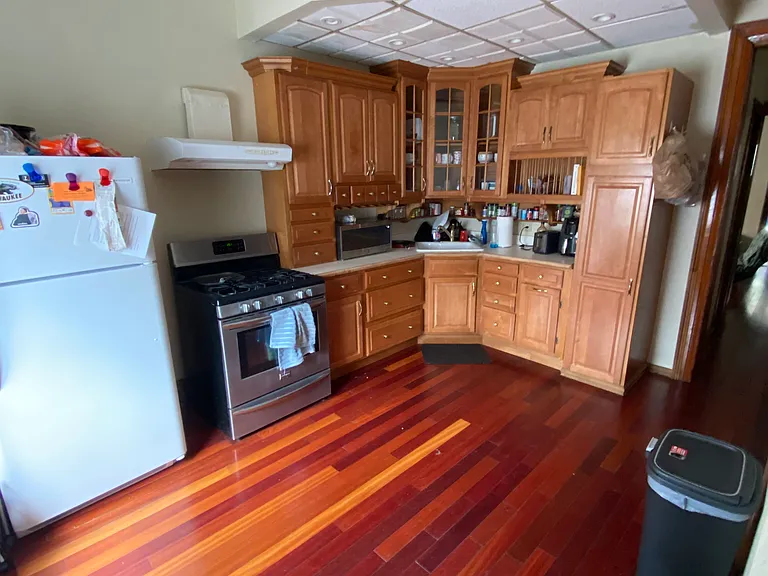 2621 N Maryland Ave #1 — Photo 5