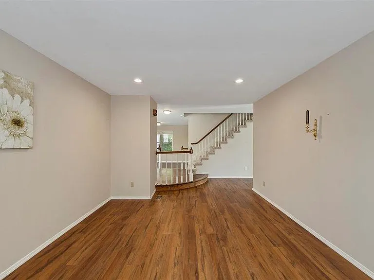 830 Nykiel Ct — Photo 12