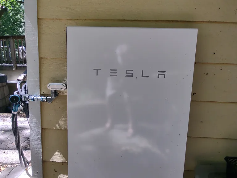 Battery for back-up electricity. Instant electricity coverage during power outage.