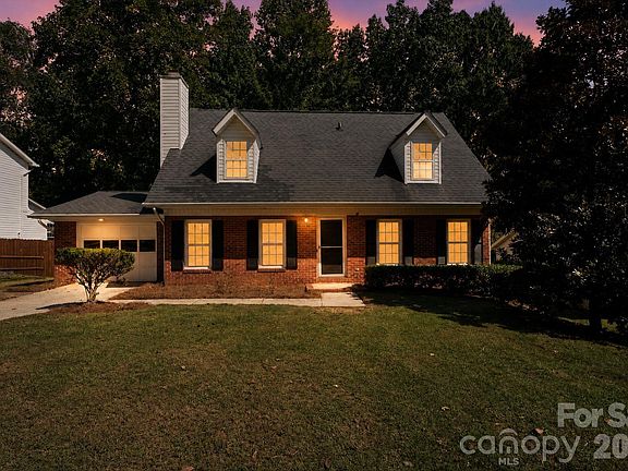 3rd image of 6240 Round Hill Rd