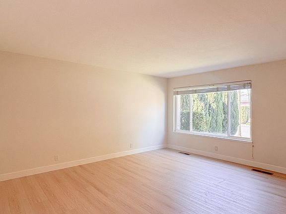 3rd image of 4668 Calle De Farrar