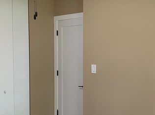 150 Saratoga Ct, Vernon Hills, IL 60061