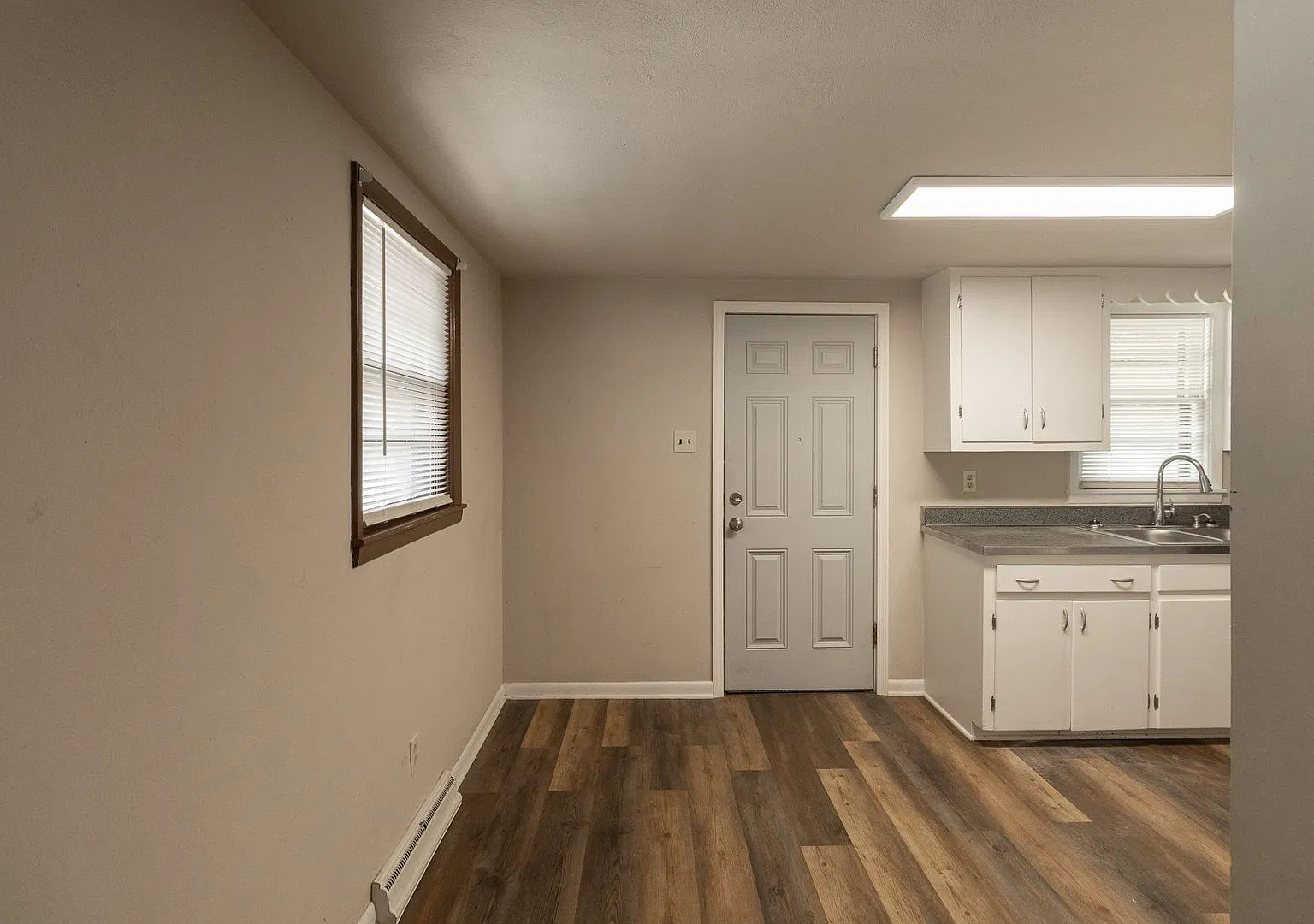 1403 Lowe St — Photo 2